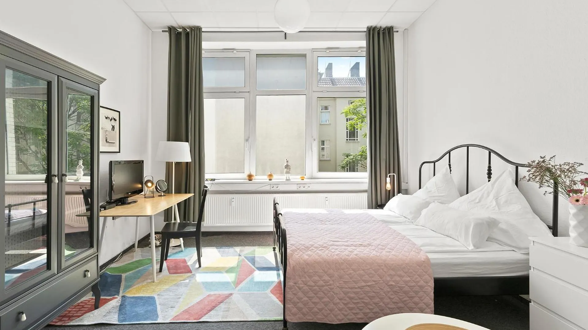 Holiday 33 Apartments Abcd Alexanderplatz Berlin Germany